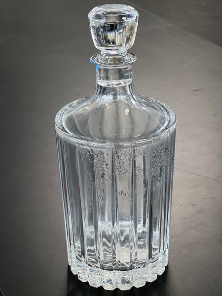 Crystal fluted decanter with round stopper